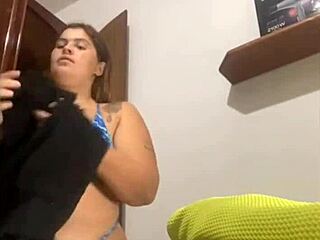 exhibitionist flashes to make cocks hard and wet