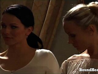 משרתת לסבית דומיננטית מתגרה בציצים גדולים ובפטמות נפוחות של עבדת