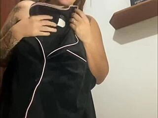 exhibitionist flashes to make cocks hard and wet