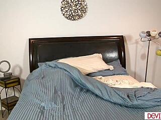 omg my stepdad's licking and fucking my petite teen bff's shaved pussy so good 😩💦