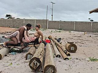 carpinteiro's payment surprise: bbw babes' ass licking anal threesome orgy