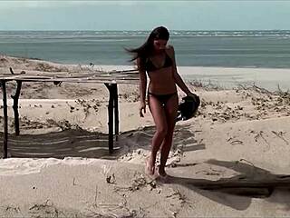 Naše plážové rande skončilo skupinovým dp anál s hračkama v chatrči