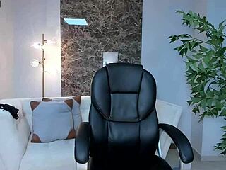 Watch this hot solo babe masturbate to squirting orgasm live.