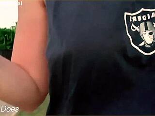 WIFEY FLASHES HUGE TITS ON THE BUSY STREET FOR EVERYONE!