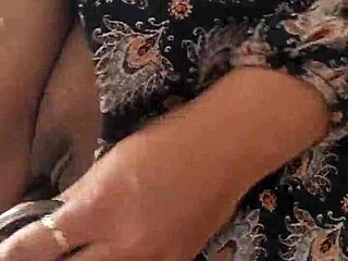 oye mira como me cojo esta latina curly con mi polla negra y sus tetas grandes rebotan