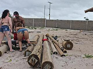 carpinteiro's payment surprise: bbw babes' ass licking anal threesome orgy