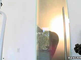 fitness milf lisa ann seduces with big tits in gym mommy workout