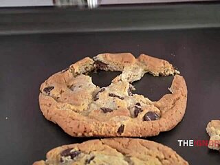 Hey, watch my petite teen ass shake while I bake ignoring you