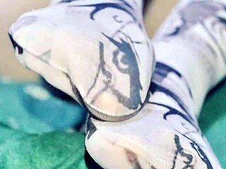 hey you snuck into stepsis room now jerk to her toes and holes asmr joi