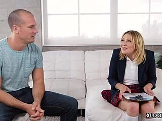 Δεν θες να γαμήσεις το στενό μουνί της θετής αδερφής Zelda Morrison 18+;