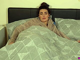 Představ si drkání na horké kozy nevlastní sestry