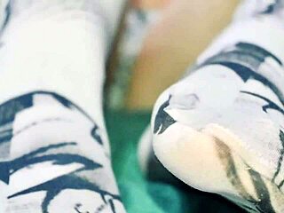 hey you snuck into stepsis room now jerk to her toes and holes asmr joi