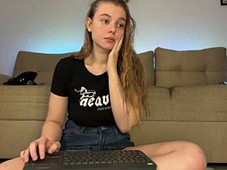 Geile 18+ junge rasiert Fotze für Closeup Doggy mit fetten Titten