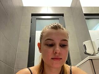 i'm fingering this fat teen pussy hardcore outdoors till orgasm close-up cum