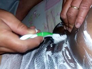 mmm raspando essa buceta carnuda da puta antes de foder gostoso no webcam 😍💦