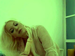 i love shaking my huge tits and ass while toying my pussy