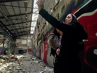 julia parker & maria gail risk no-condom ffm 3some pounding at lost spot