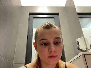 i'm fingering this fat teen pussy hardcore outdoors till orgasm close-up cum