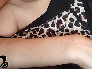 Boyfriend Pounds Girlfriend's Tight Wet Pussy Couch Creampie Finish