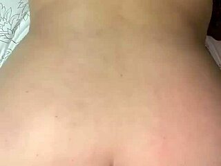 Άτακτο ζευγάρι ρισκάρει δυνατό γαμήσι με εταιρεία δίπλα