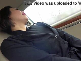 美人日本人熟女の巨乳秘め撮り寝室プレイ