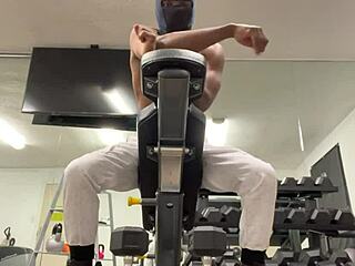 Strong biceps lift fitness ladies during outdoor california workouts 💪🍑