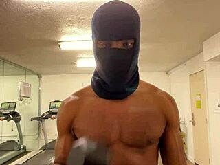 Strong biceps lift fitness ladies during outdoor california workouts 💪🍑