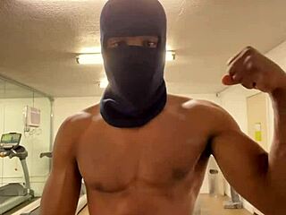 Strong biceps lift fitness ladies during outdoor california workouts 💪🍑