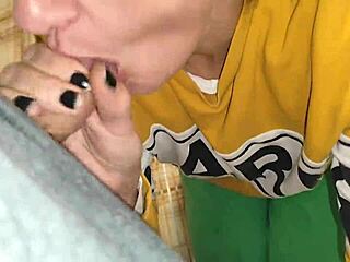 married milf begs dont cum inside during sloppy blowbang cumswap 😩💦