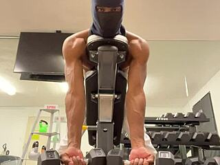 Strong biceps lift fitness ladies during outdoor california workouts 💪🍑