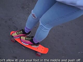 Chopé cette teen 18+ tatouée chaude en rue niqué sa chatte creampie POV