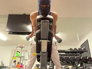 Strong biceps lift fitness ladies during outdoor california workouts 💪🍑