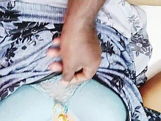 Indiai feleség megcsalja férjét testvérével, koszos szűk picsa beszéd