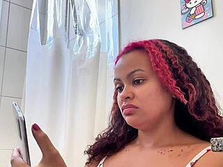 chubby girl's wild morning toilet farts! 💨