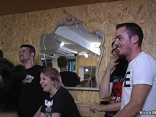 Imagine cette salope euro ligotée et défoncée fort chez le coiffeur