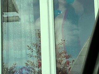 Holy crap! Taxi driver spots naked milf washing window in stockings no panties