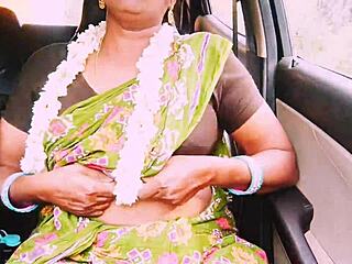 Indijska tetka jebe engleskog momka jako sa prljavim telugu govorom i velikim sisama