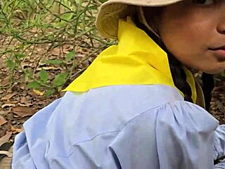 En camping j’explore la chatte serrée mouillée d’Emma Anturin 18+ en cowgirl doggy jusqu’au facial