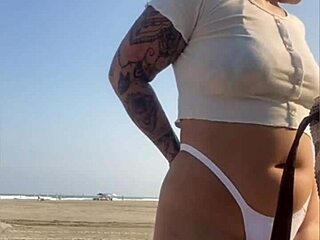 hey tu veux voir mes lèvres de chatte rouquine gonflées flasher à la plage ?!