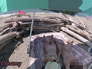 Épouse exhibitionniste branle grosse bite sur plage nudiste éjac !