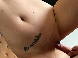 Belle-mère dit fera tout ce que tu veux en lingerie
