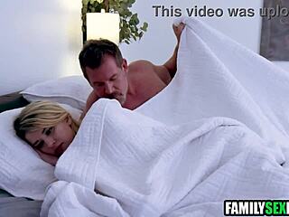 J'éclate enfin la cerise de ma nièce belle-fille 18 ans avec ma vieille bite