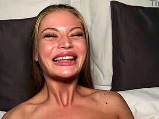 Babe inconnue maigre tatouée 18+ chevauche cowgirl sauvage gémissante quickie hôtel POV