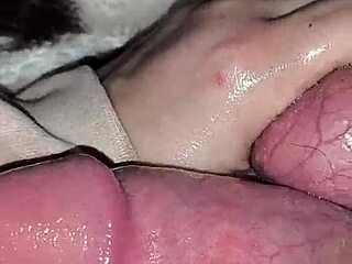 Femme arabe hurle chevauchant grosse bite POV doigée et creampie doggy brutal