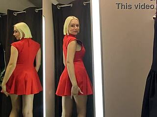 Femme salope exhibe ses gros nichons transparents en haul essayage mall public