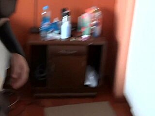 Figliastro e amico mi sborrano figa lattea pelosa bramando cazzi enormi