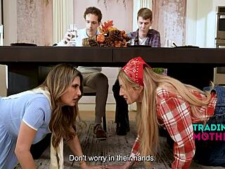 Belles-mères montrent chattes mouillées beaux-fils échange tabou