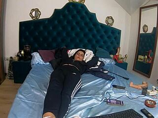 mmm calla shakes curvy latina ass in shorts dances teases pussy till orgasm hits