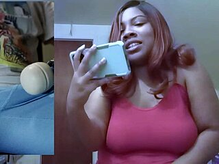 Elle adore faire semblant que les petites bites 18+ sont énormes et les chevauche à fond