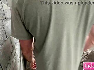 Blonde salope de rue attachée anal creampié enchaînée sur chantier